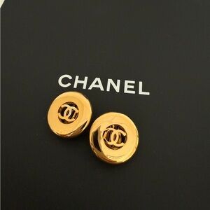 Chanel 97A Gold Round CC Clip On Earrings